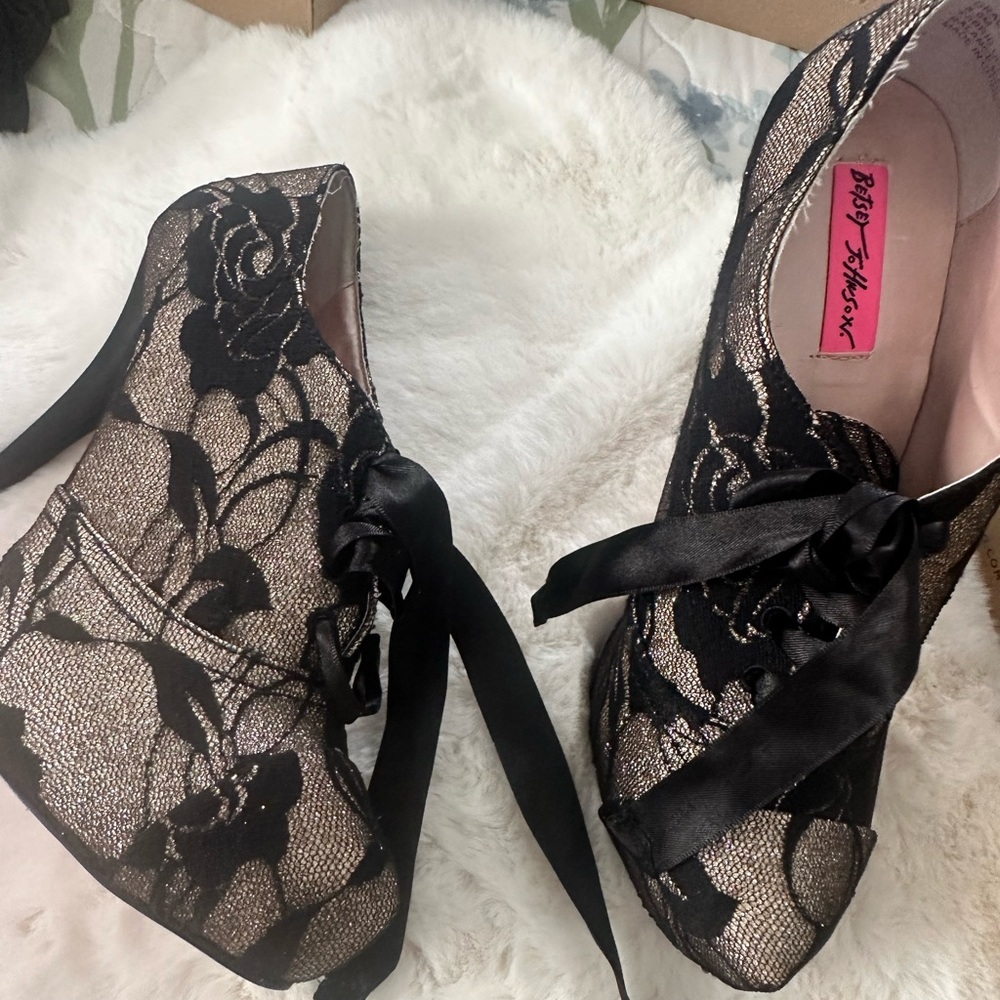 Shoe